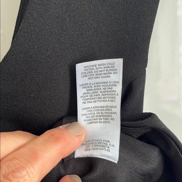 DYNAMITE Black V-Neck Crop Top Lined, Size M - Picture 6 of 8